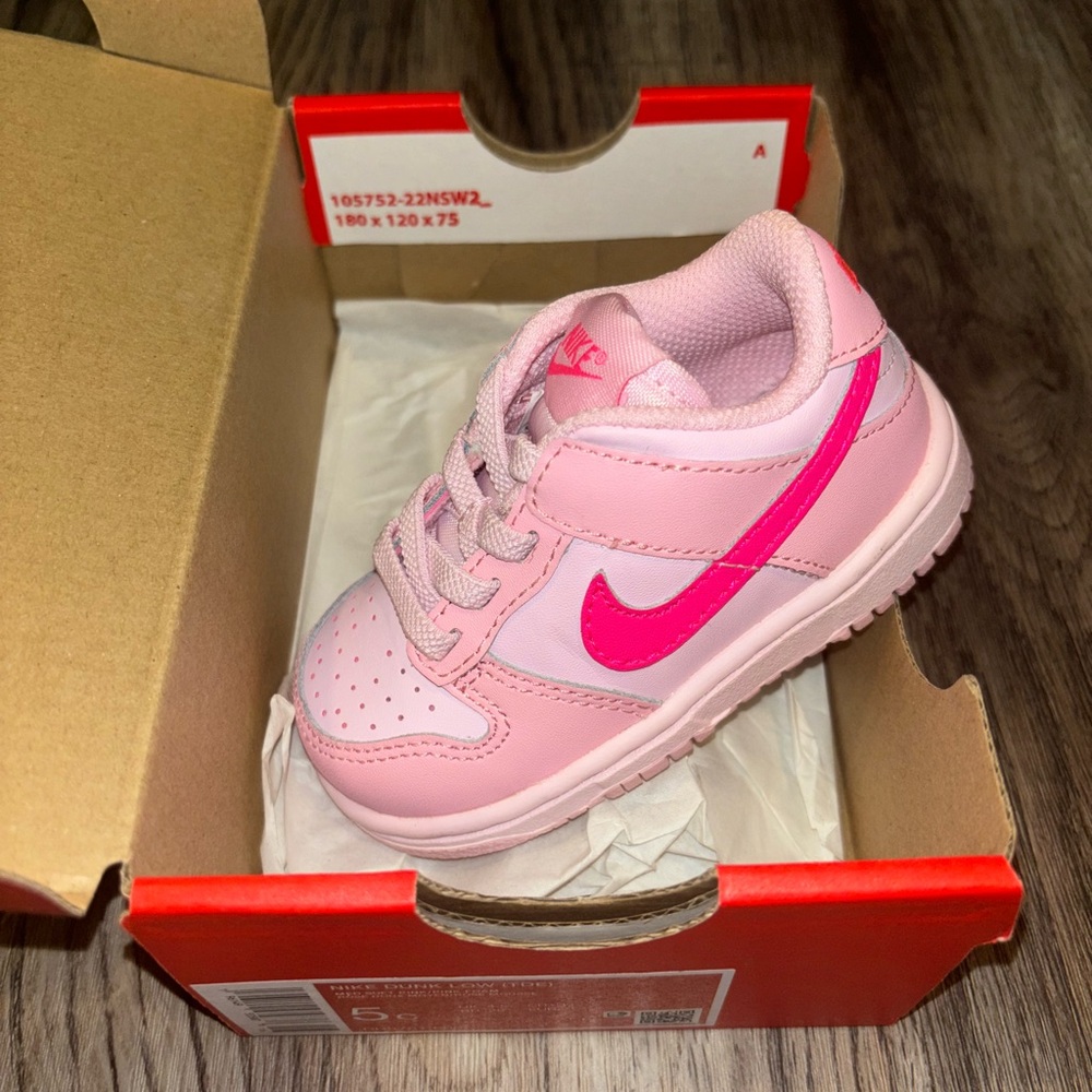 USED Baby Girl Dunks - Picture 5 of 6